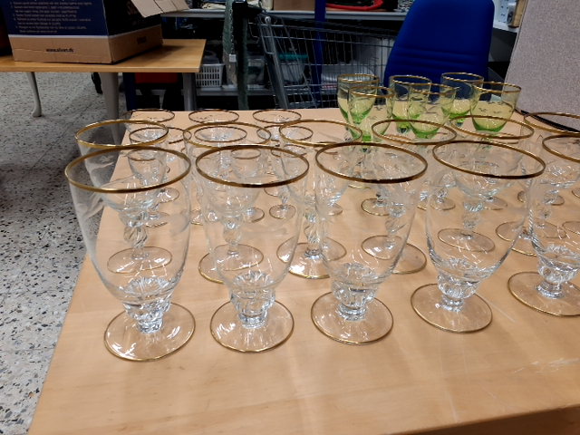 Mågeglas m. Guldkant. Lyngby glas.